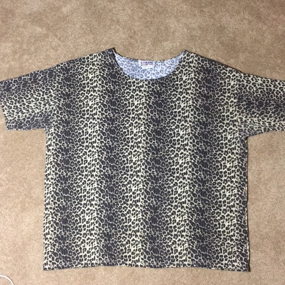 Looking Good Tops - Animal print short sleeved top. Size 3X Looking Good Tops - Animal print short sleeved top. Size 3X